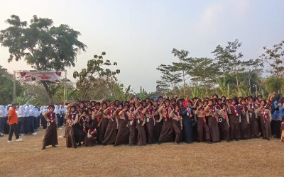 Penuh Semangat dan Nasionalisme, Siswa SMPN 1 Jumantono Ikuti Upacara Penurunan Bendera HUT RI ke-81